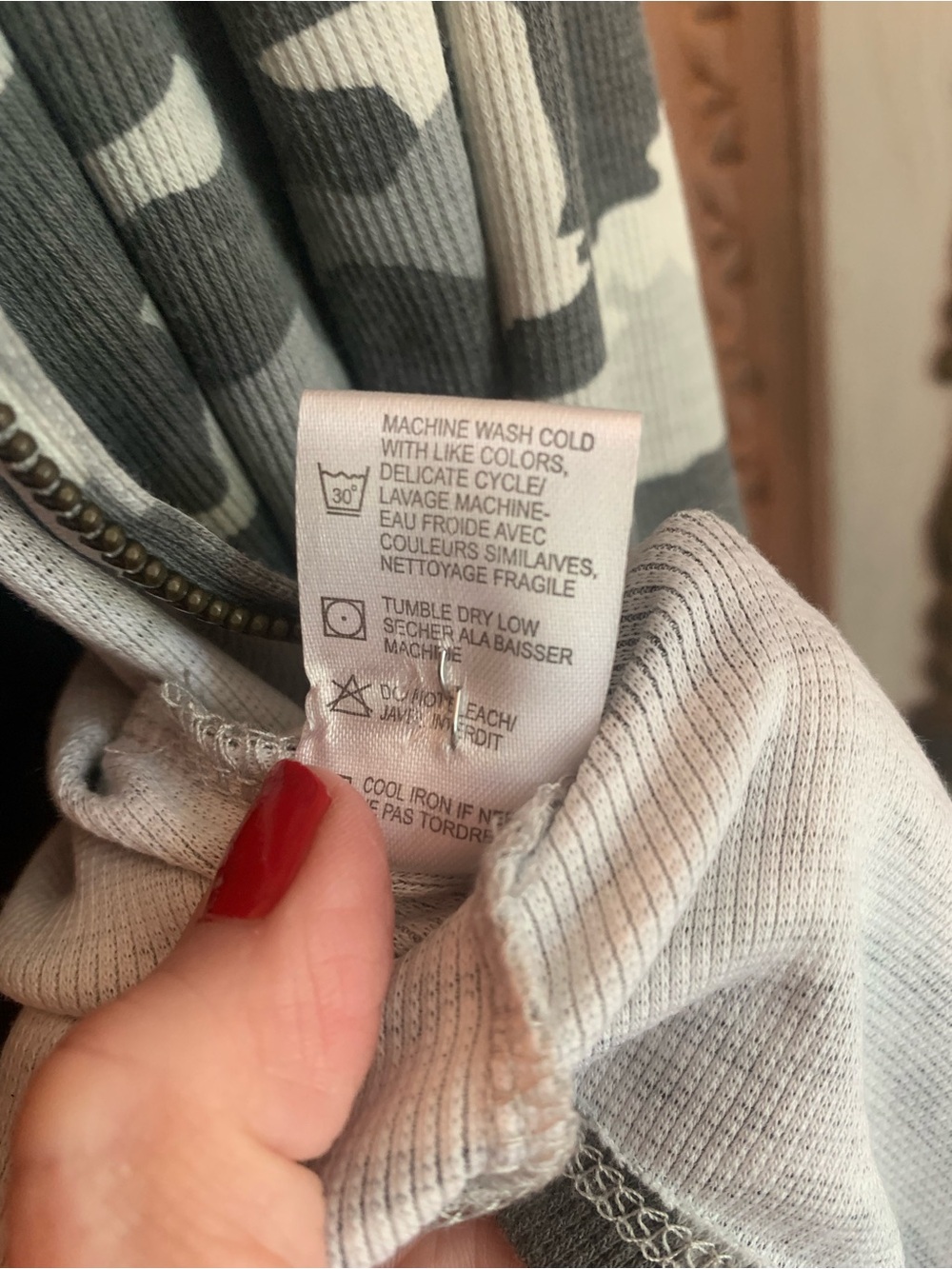 Chaser Women's Gray Camouflage Zip Hoodie Jacket
A1 - Picture 13 of 16
